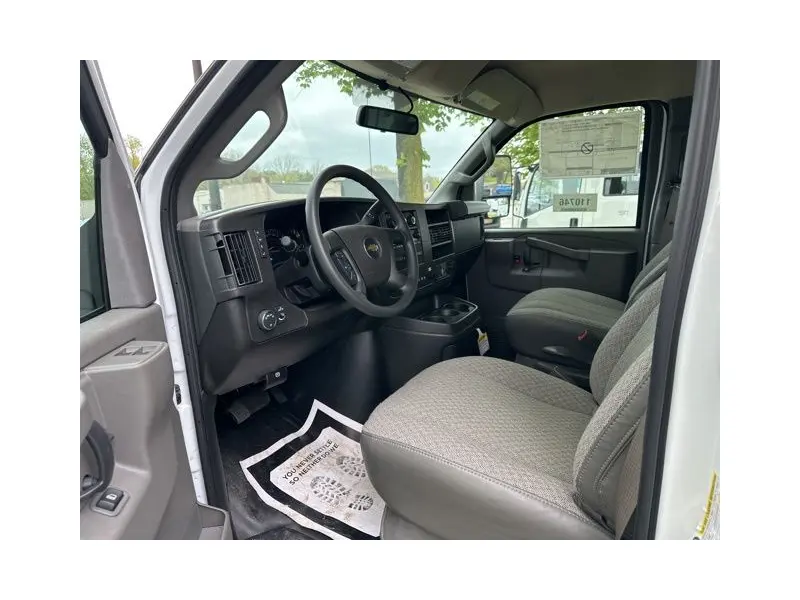 2026 CHEVROLET Express 3500