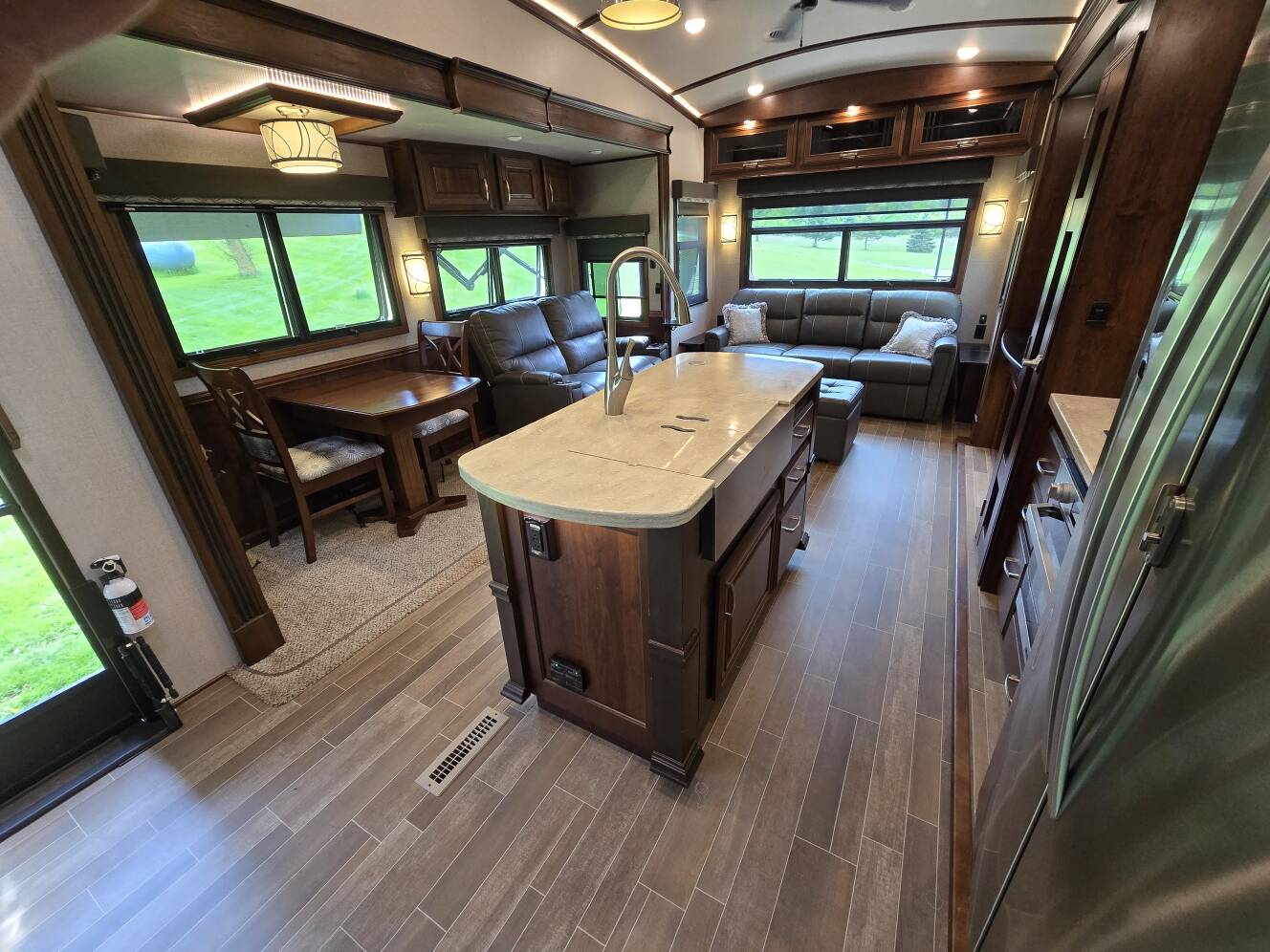 A photo of this 2019 Jayco PINNACLE 36SSWS