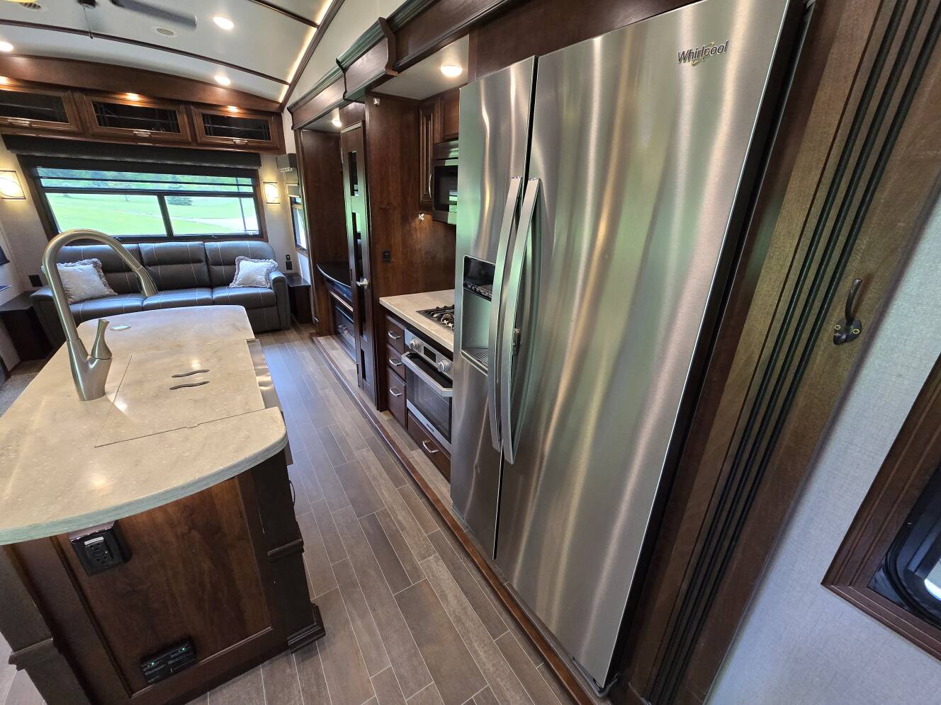A photo of this 2019 Jayco PINNACLE 36SSWS