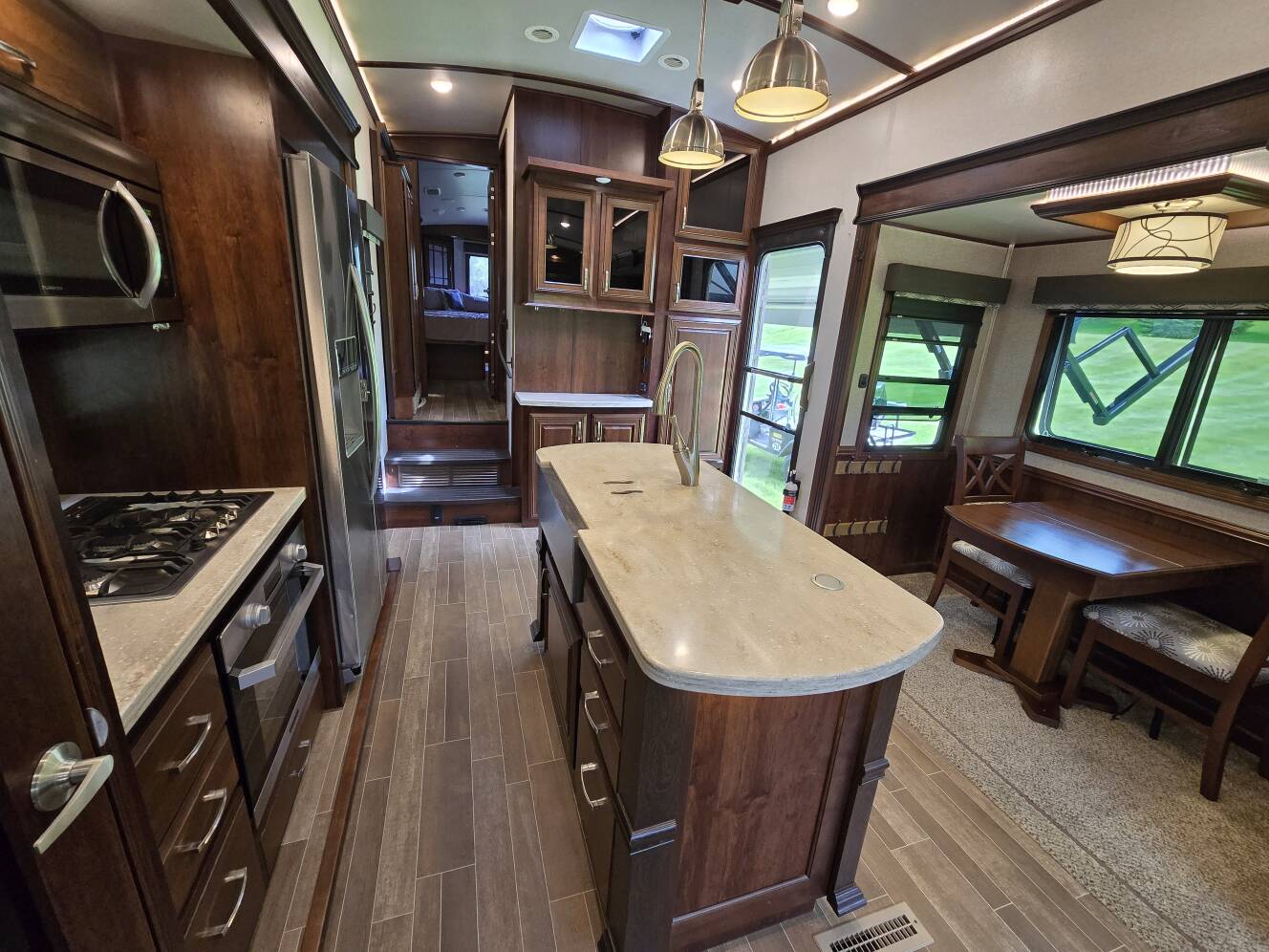 A photo of this 2019 Jayco PINNACLE 36SSWS