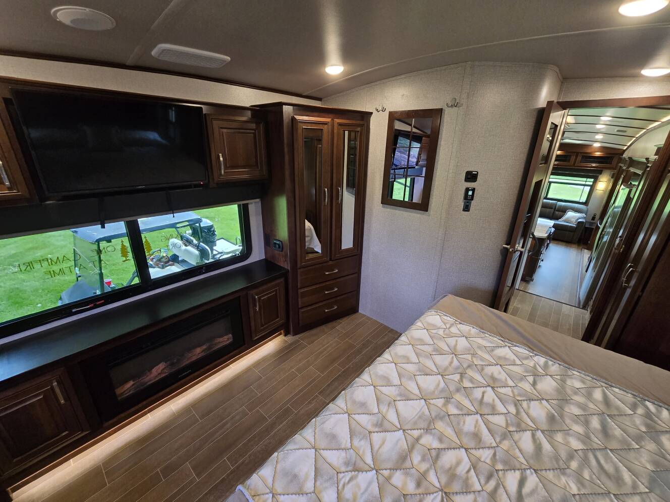 A photo of this 2019 Jayco PINNACLE 36SSWS