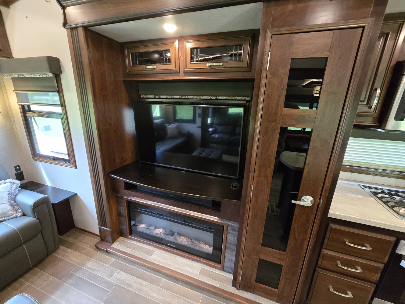 A photo of this 2019 Jayco PINNACLE 36SSWS