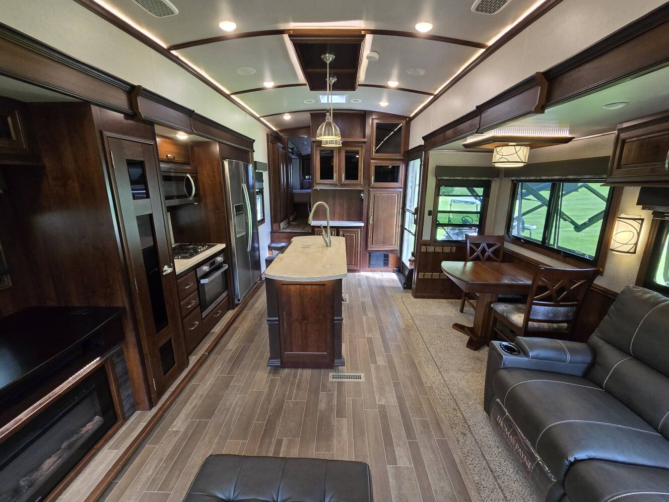 A photo of this 2019 Jayco PINNACLE 36SSWS