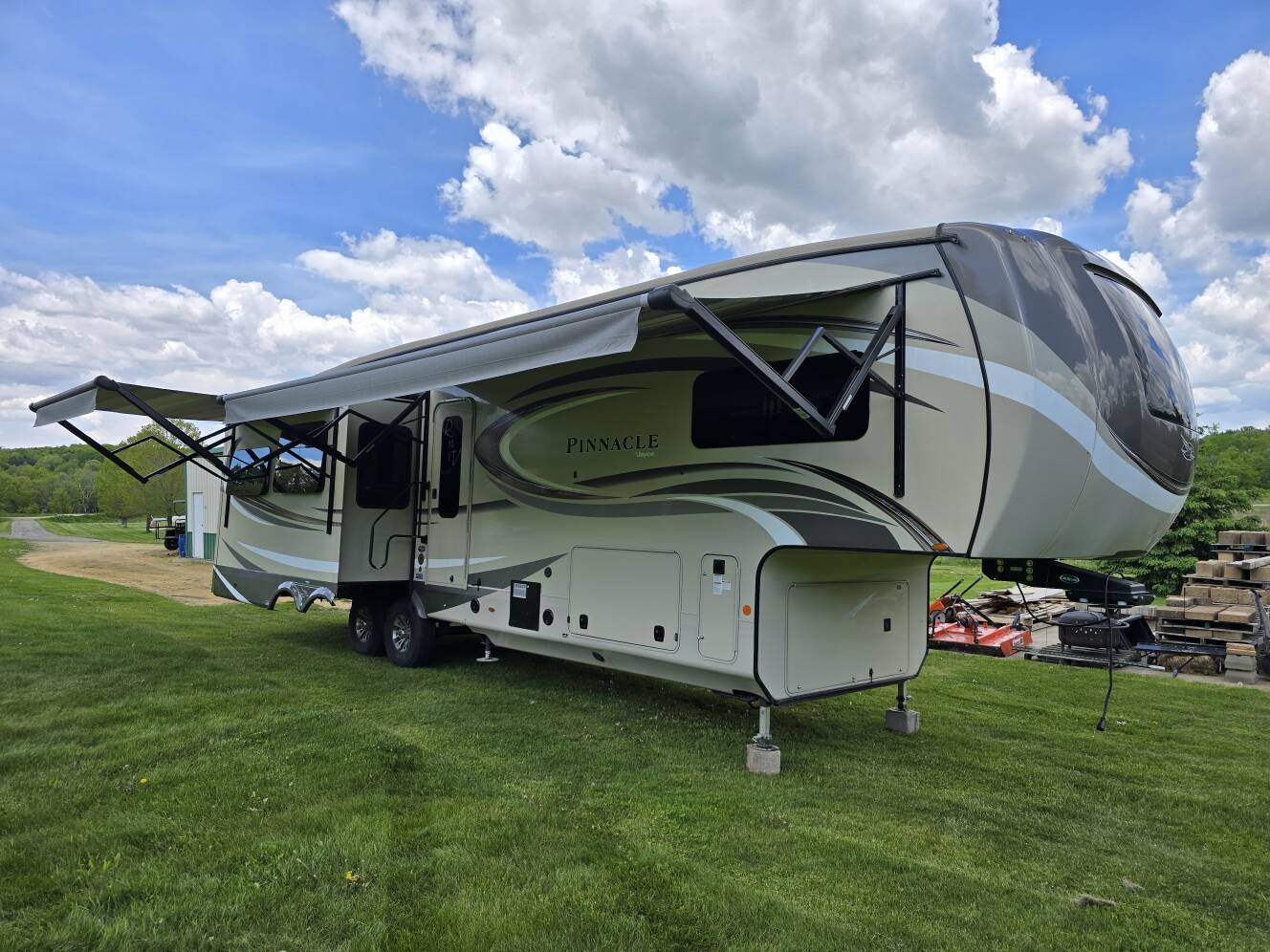 A photo of this 2019 Jayco PINNACLE 36SSWS
