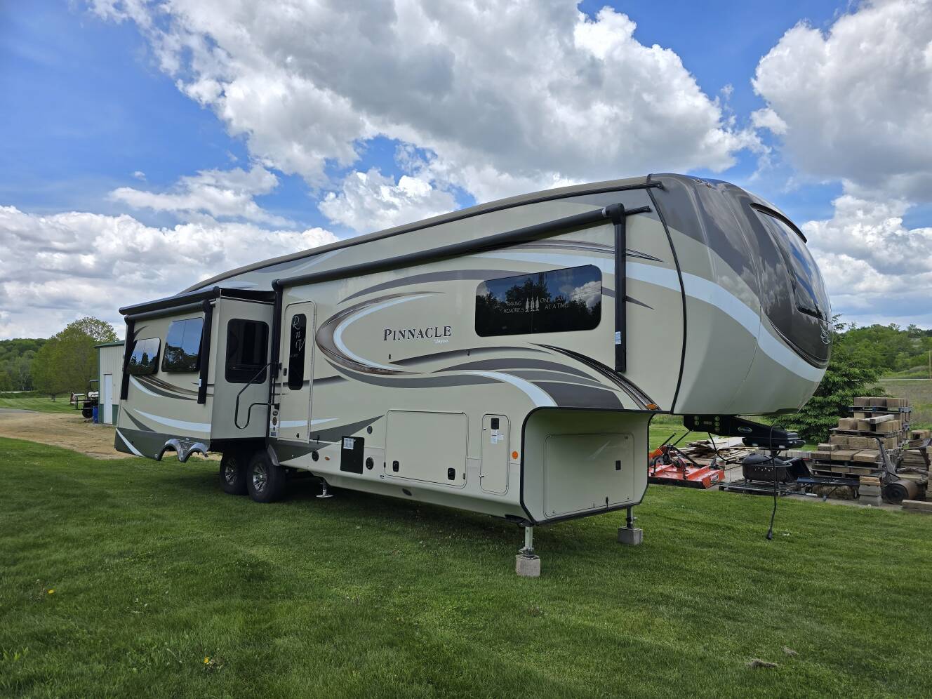 A photo of this 2019 Jayco PINNACLE 36SSWS