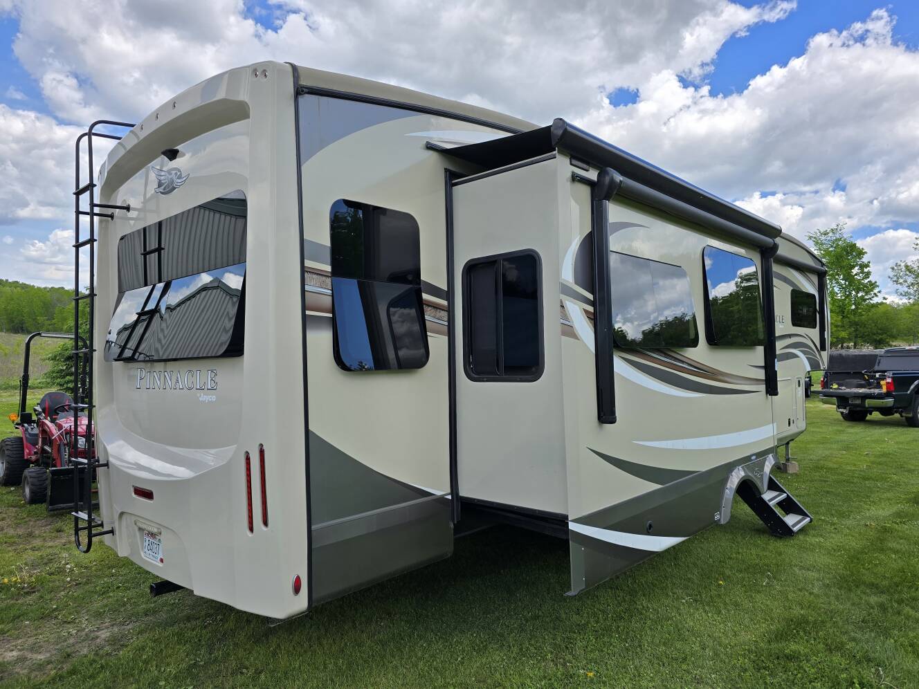 A photo of this 2019 Jayco PINNACLE 36SSWS