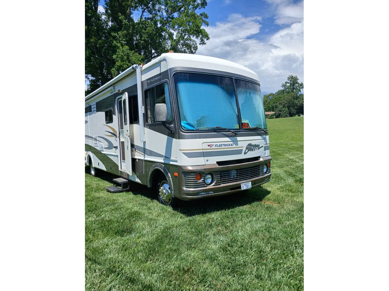 A photo of this 2005 Fleetwood STORM 34F