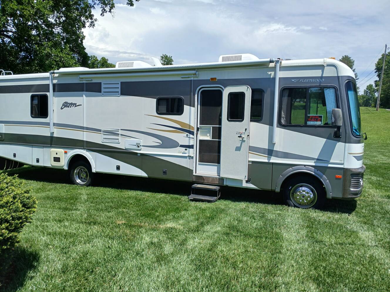 A photo of this 2005 Fleetwood STORM 34F