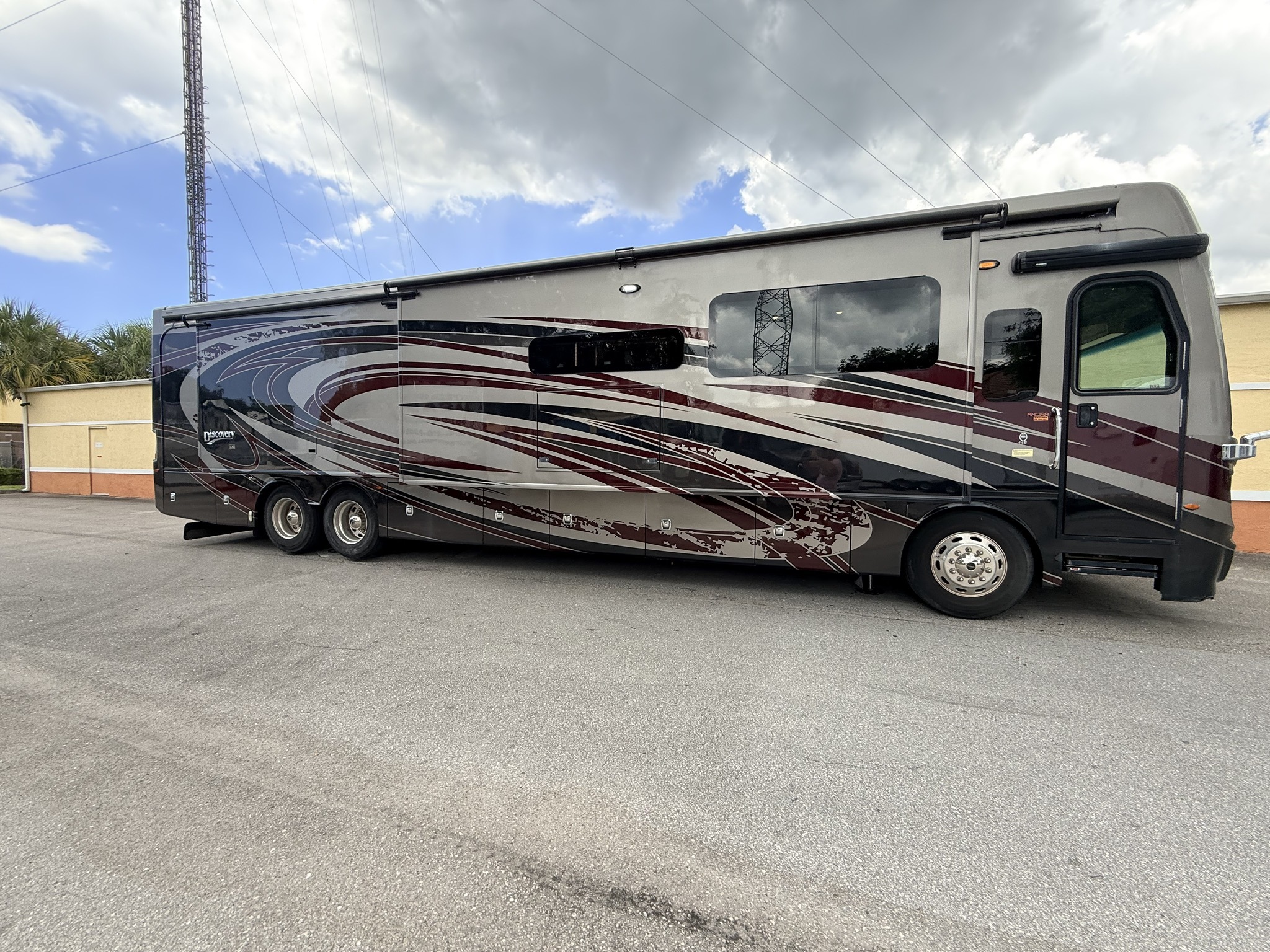 2020 Fleetwood DISCOVERY LXE 44B RV