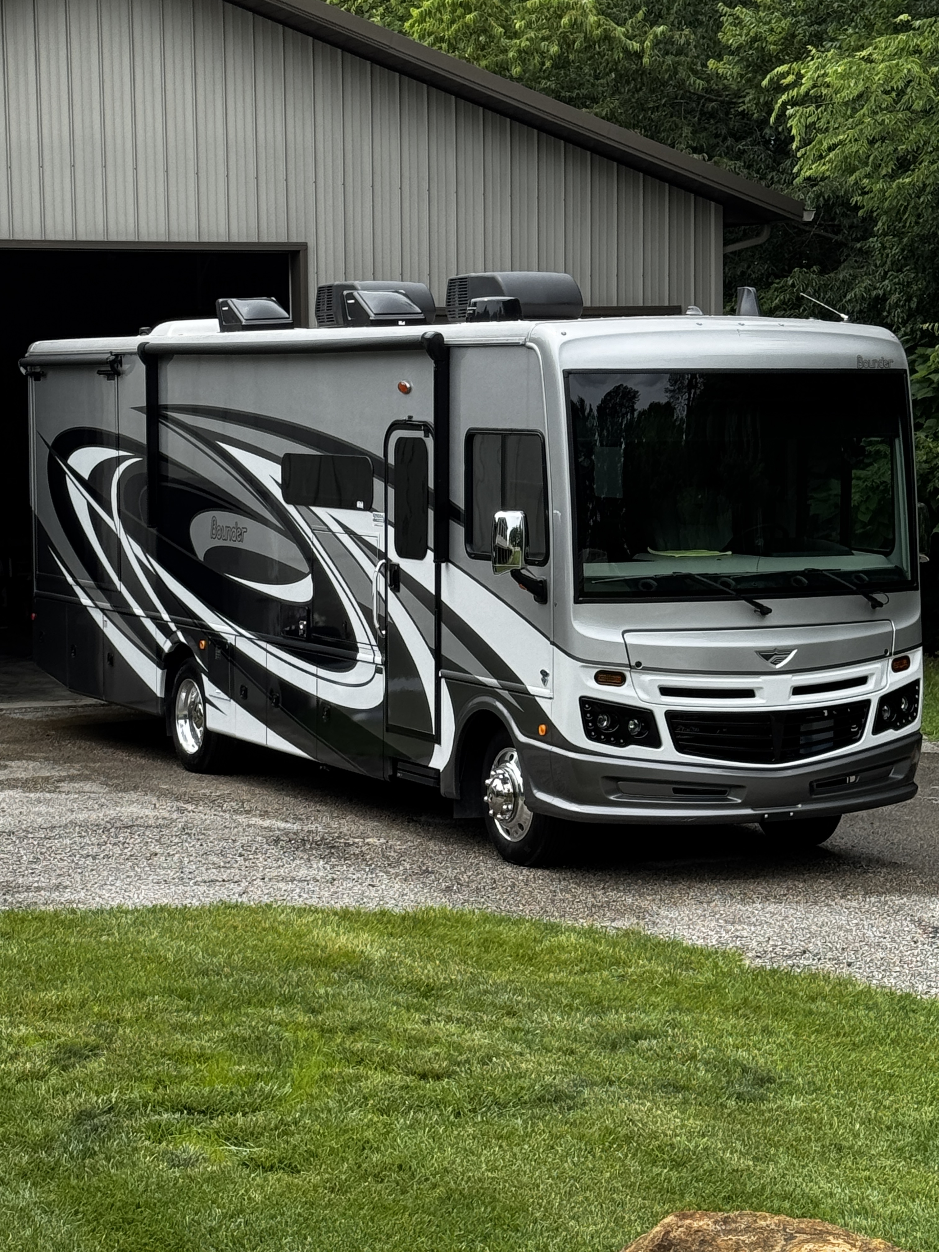 2023 Fleetwood BOUNDER 33C RV