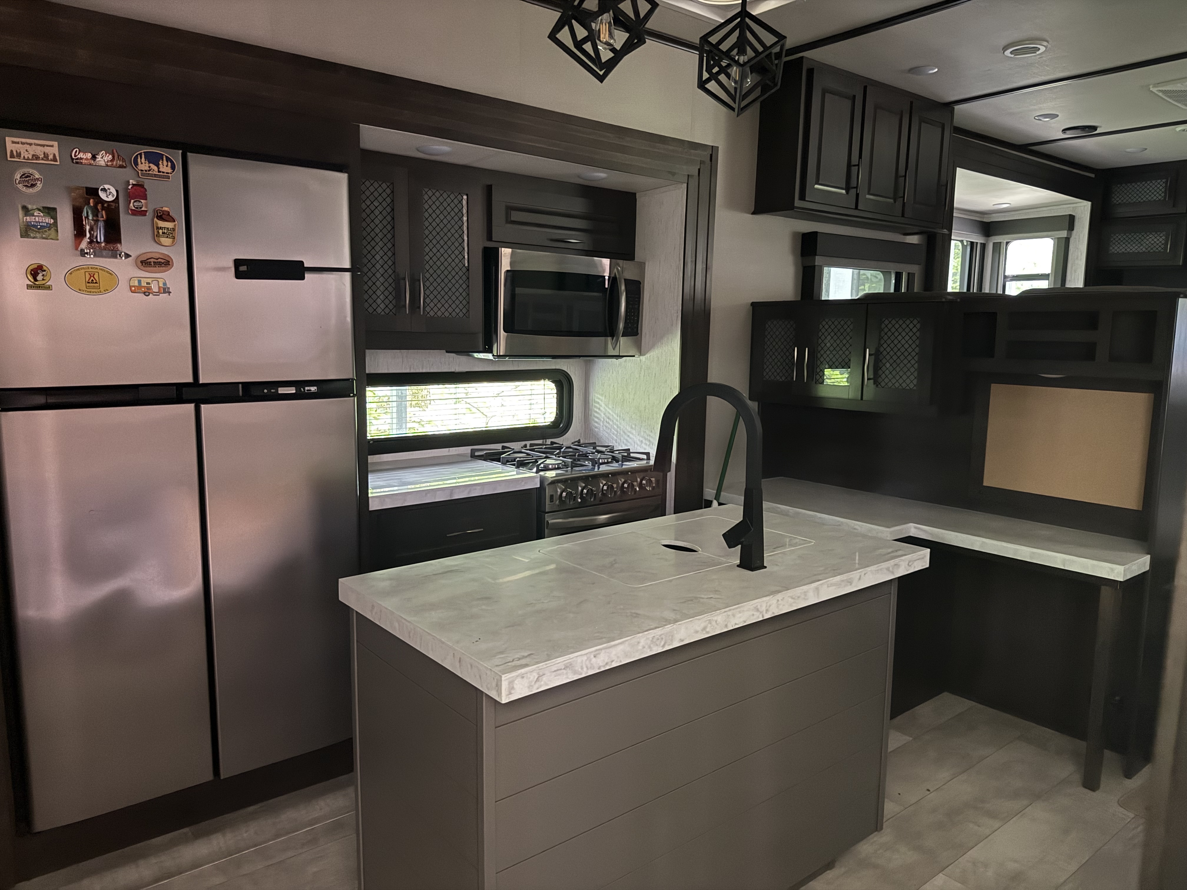 2022 Grand Design MOMENTUM 376THS in keyser WV
