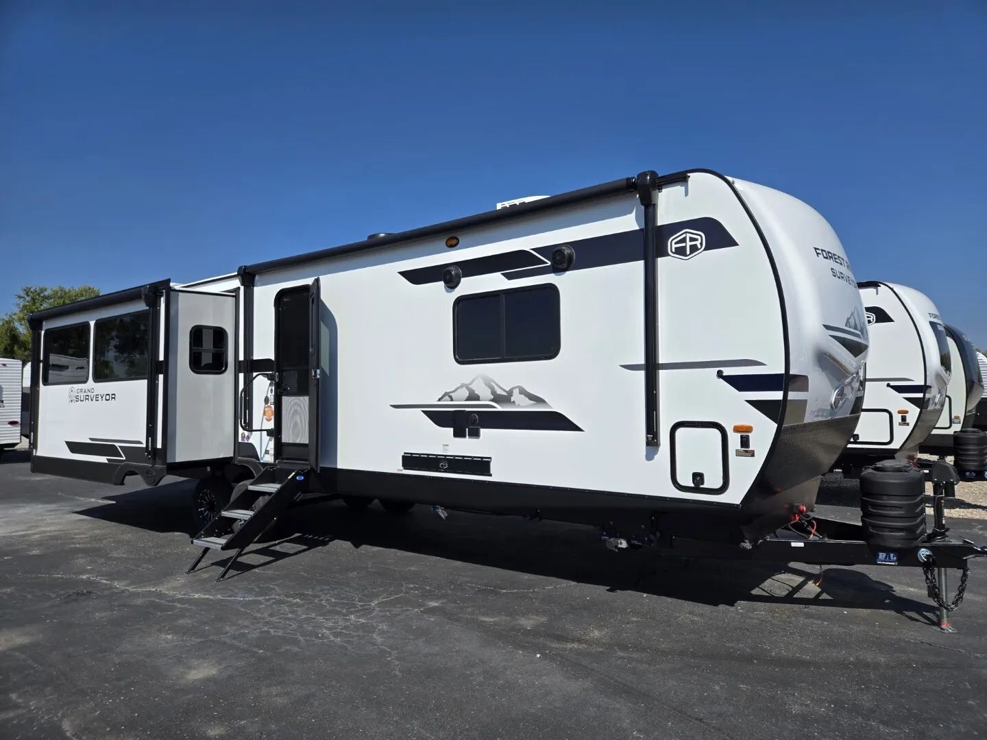 2026 Forest River Surveyor Grand Surveyor 305RLBS in hartford IL