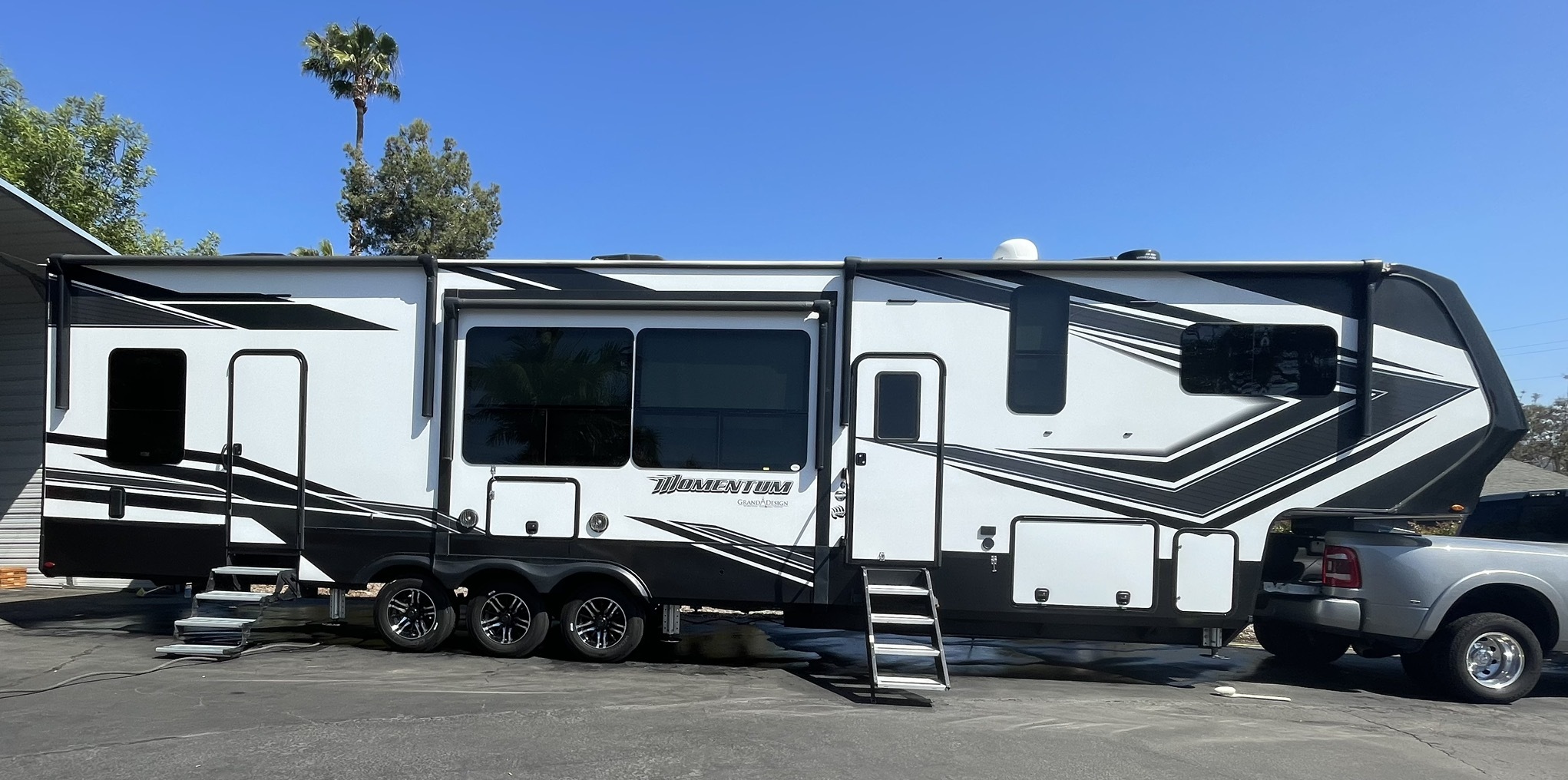 2021 Grand Design MOMENTUM 397TH RV