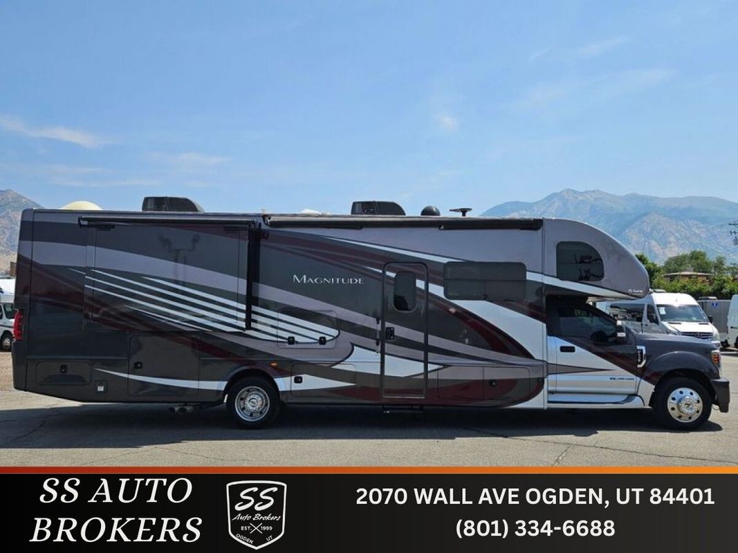 2019 Thor Motor Coach Magnitude RV