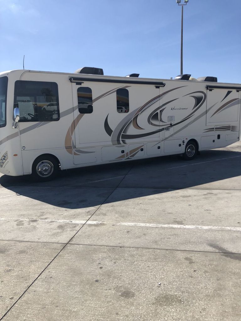 2017 Thor Motor Coach Hurricane 34P in freeland MI
