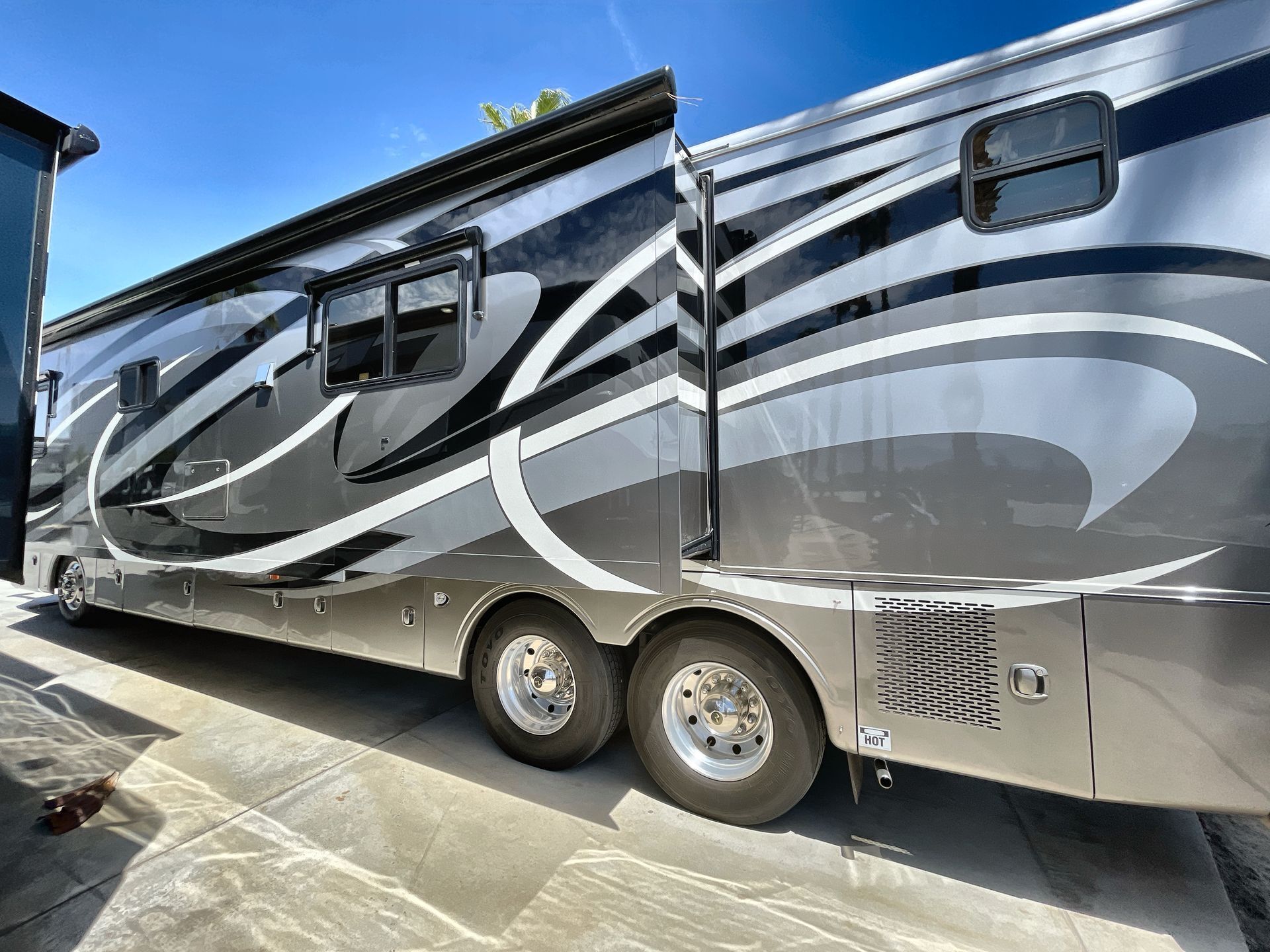 2012 Monaco Diplomat 43DFT in palm desert CA