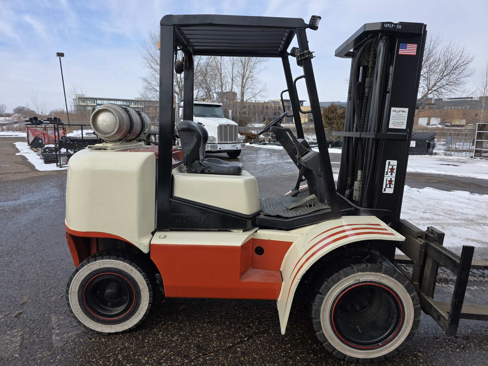 2000 CLARK CGP40 in Anoka, MN