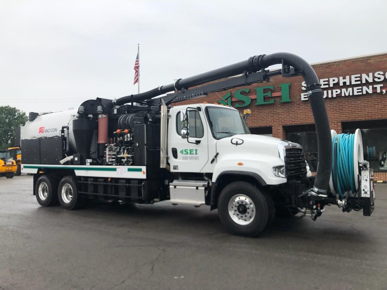 2023 FREIGHTLINER 114SD in Harrisburg, PA