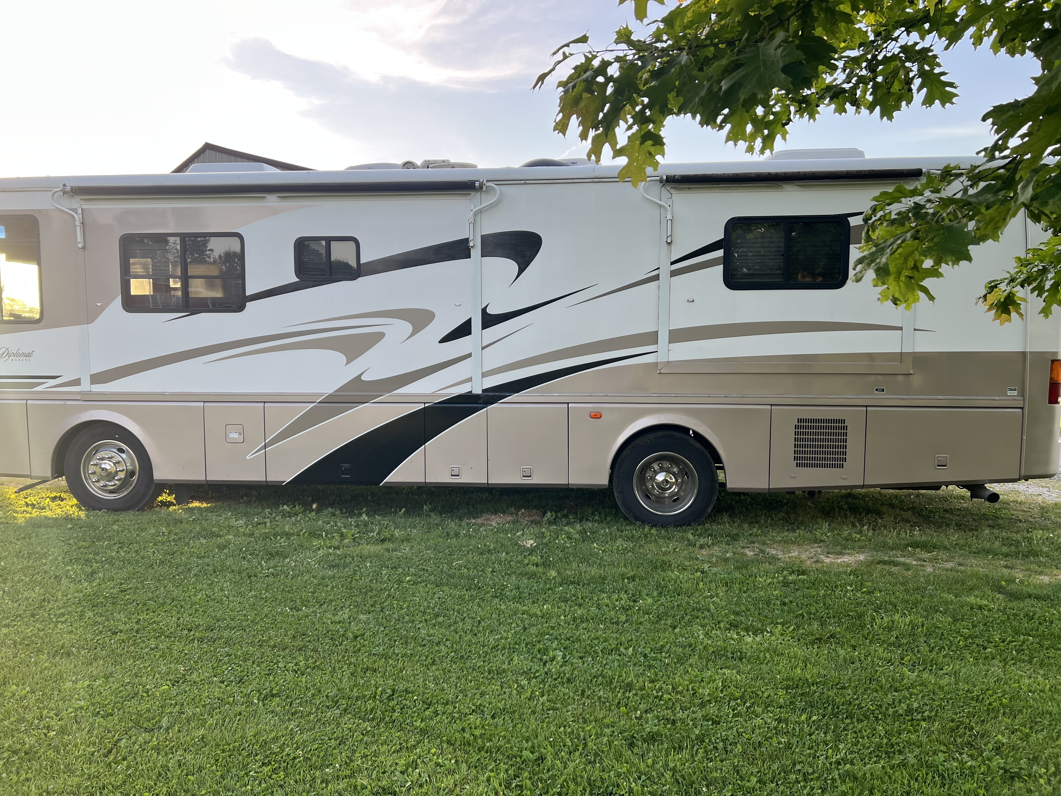 2003 Monaco DIPLOMAT 38 in ashland OH