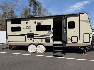 2018 FOREST RIVER ROCKWOOD MINI LITE 2509S