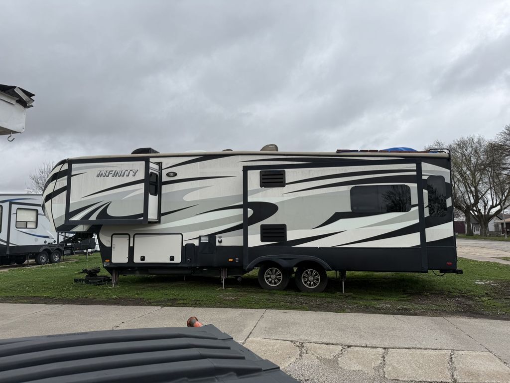 2014 Dutchmen Infinity 3210 RE in villisca IA