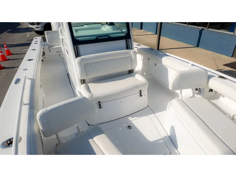 2027 Everglades 273CC