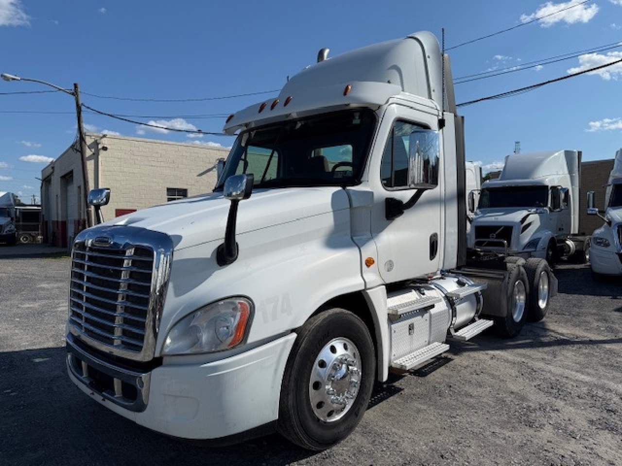 2017 FREIGHTLINER CASCADIA 125 in Pennsauken, NJ