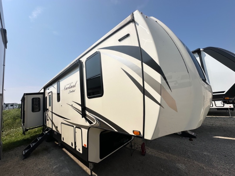 2021 Forest River Cardinal Limited 383BHLE in neenah WI