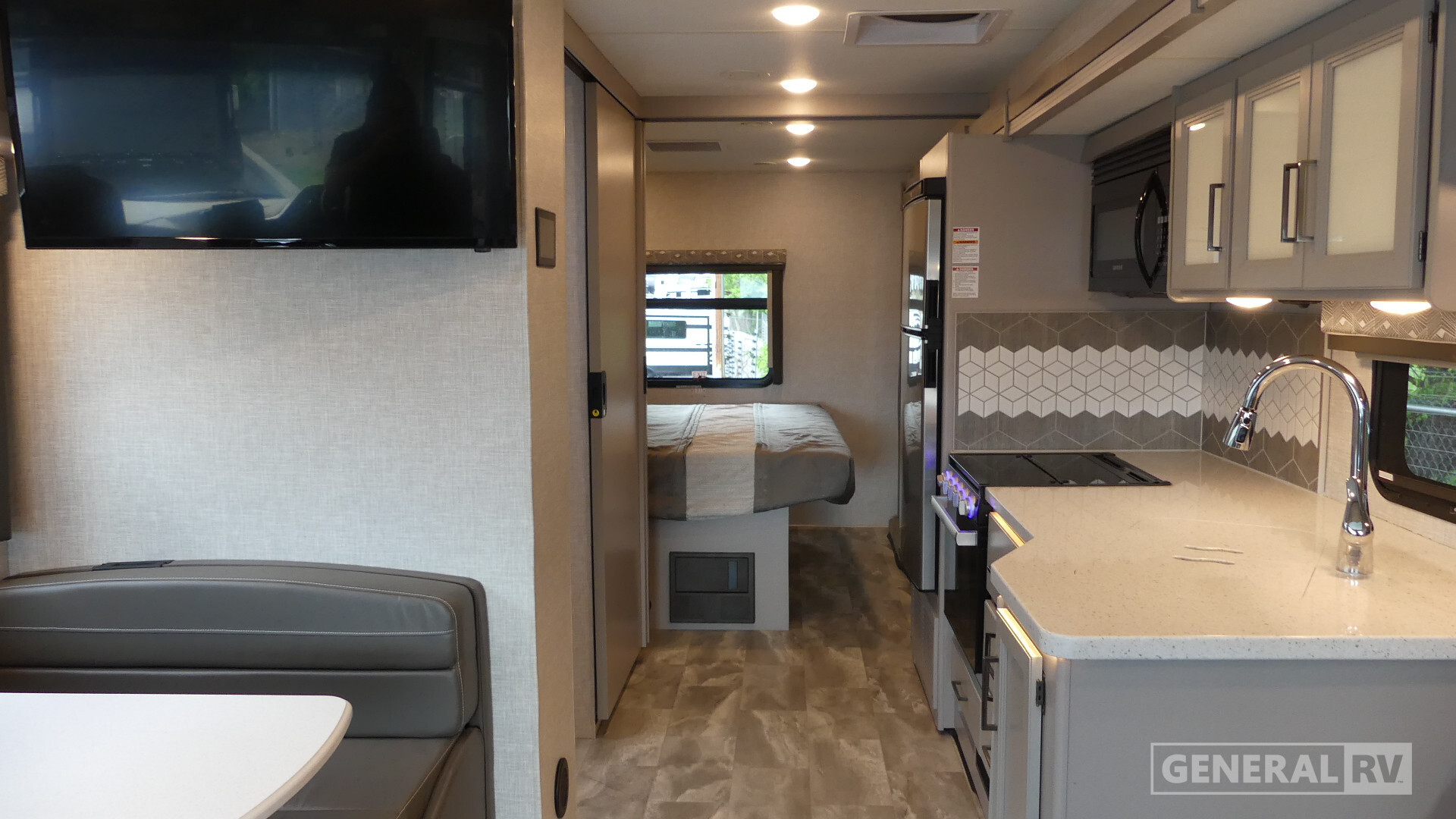 2022 Thor Motor Coach WINDSPORT 29M in west chester PA