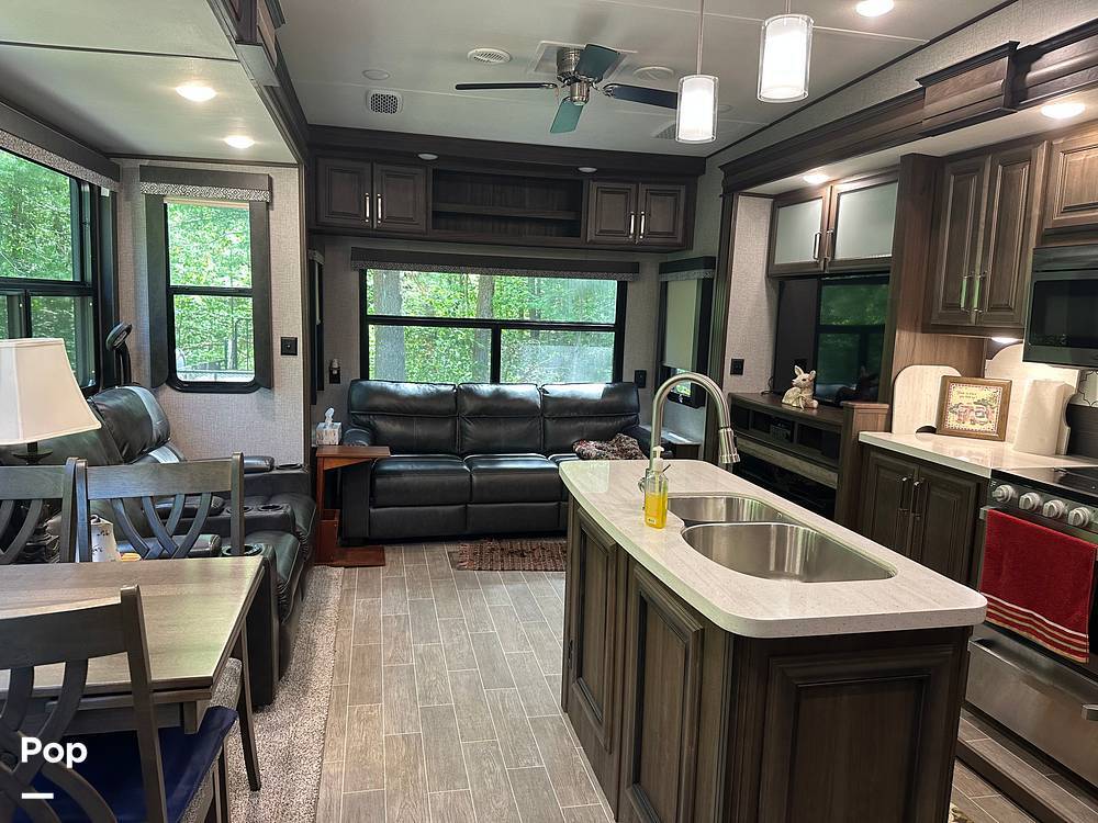 2020 Keystone Avalanche 313RS in harrison MI