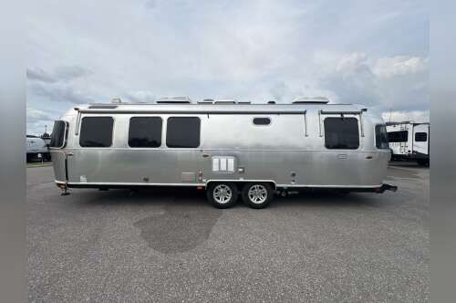 2021 Airstream 30RBQ Classic in woodford VA
