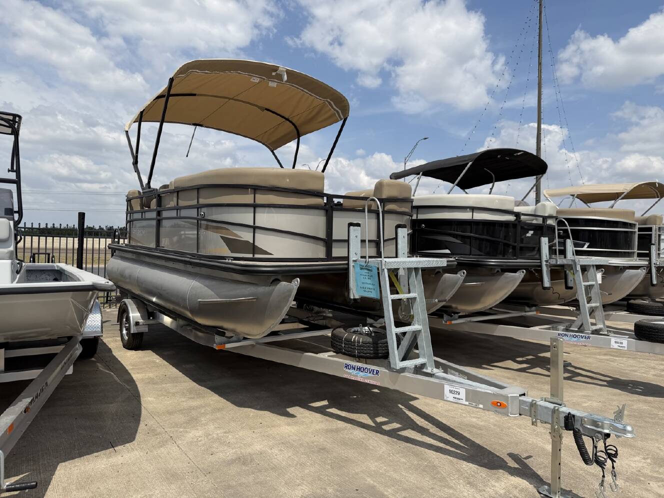A photo of this 2026 Starcraft LX