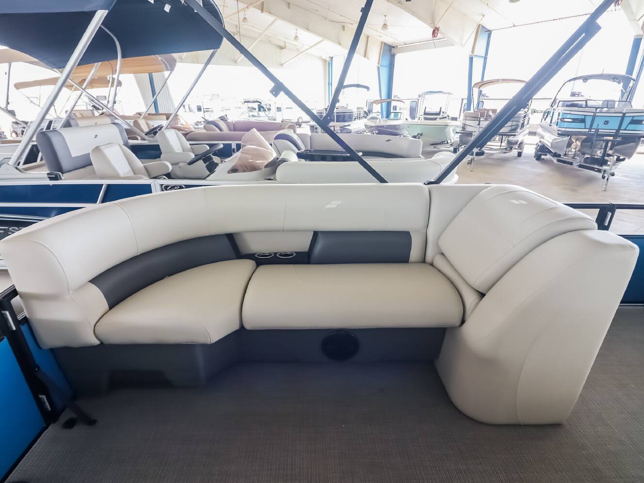 A photo of this 2026 Starcraft LX