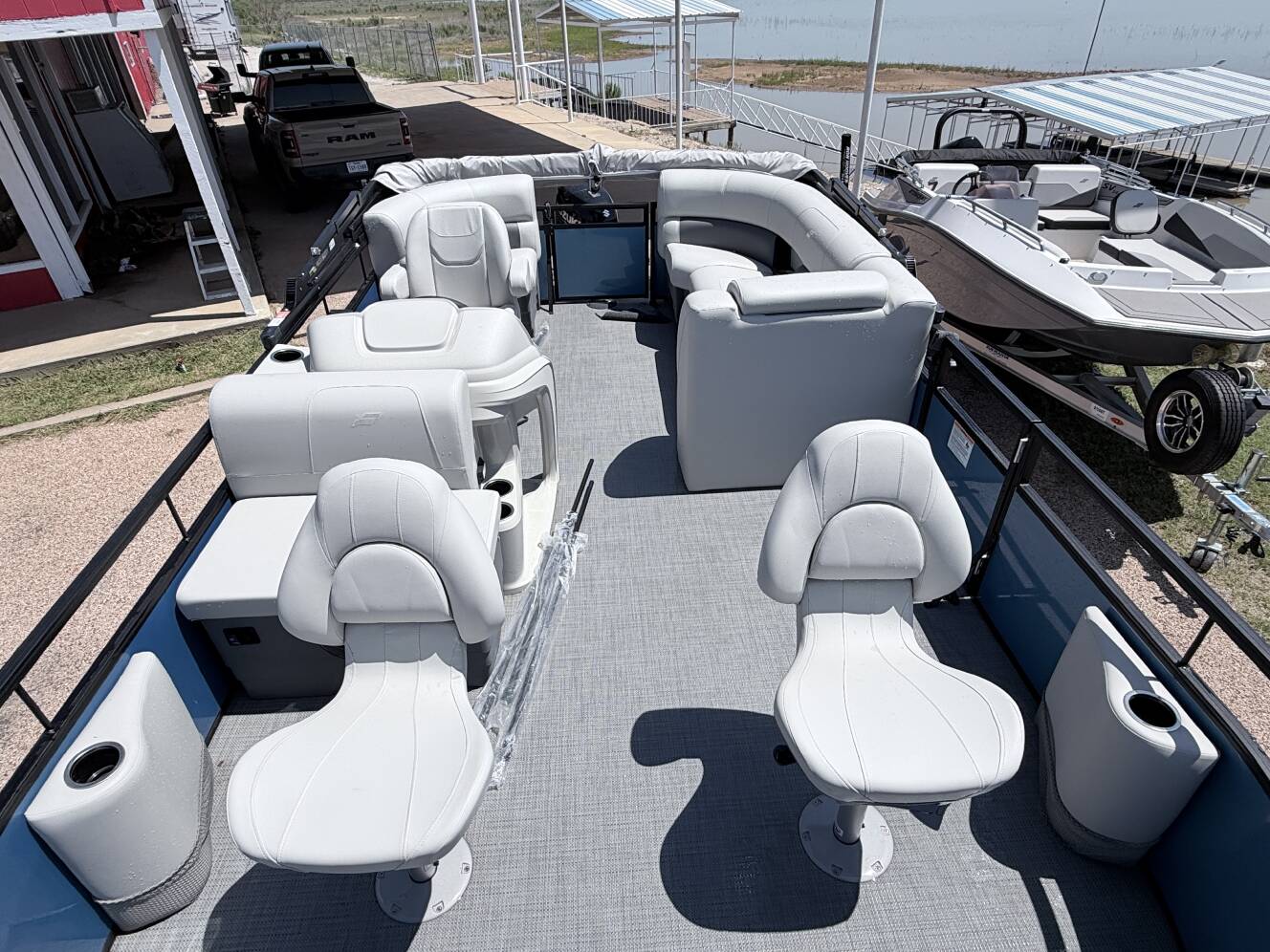 A photo of this 2026 Starcraft LX