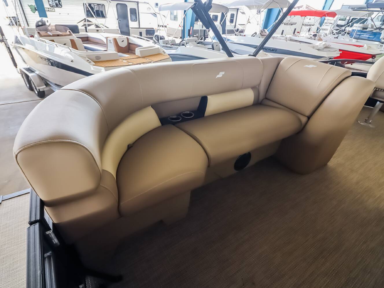 A photo of this 2026 Starcraft LX
