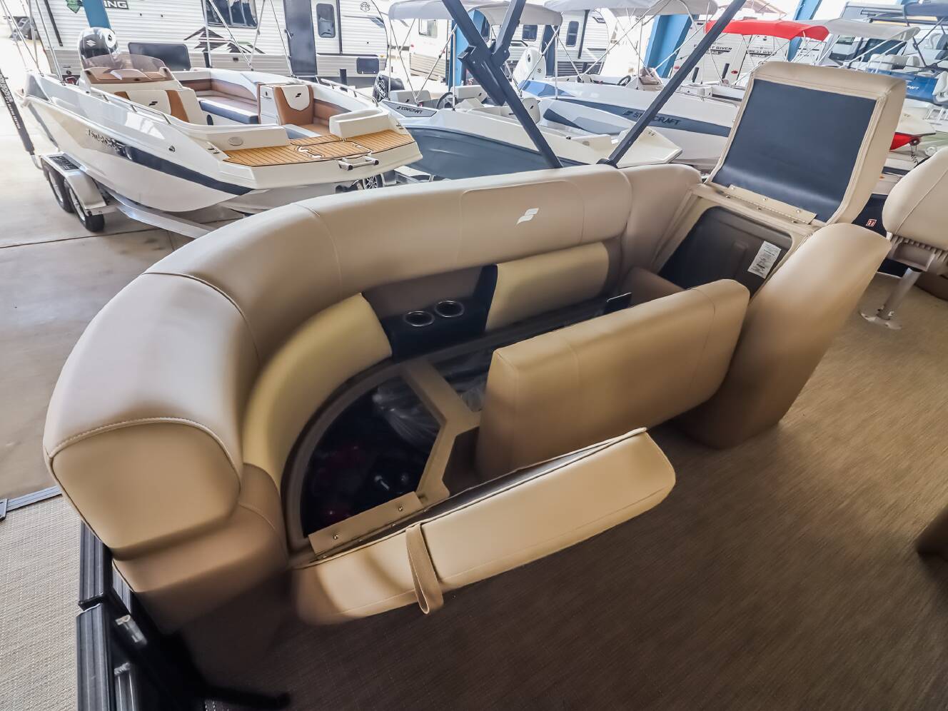 A photo of this 2026 Starcraft LX