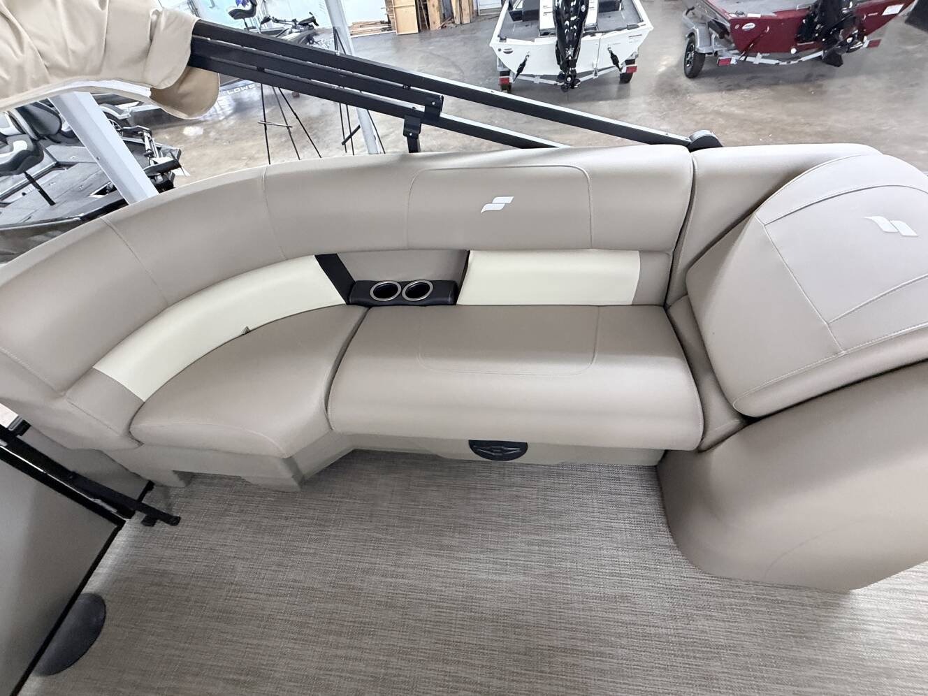 A photo of this 2026 Starcraft LX