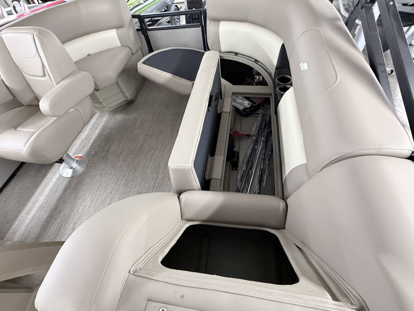 A photo of this 2026 Starcraft LX