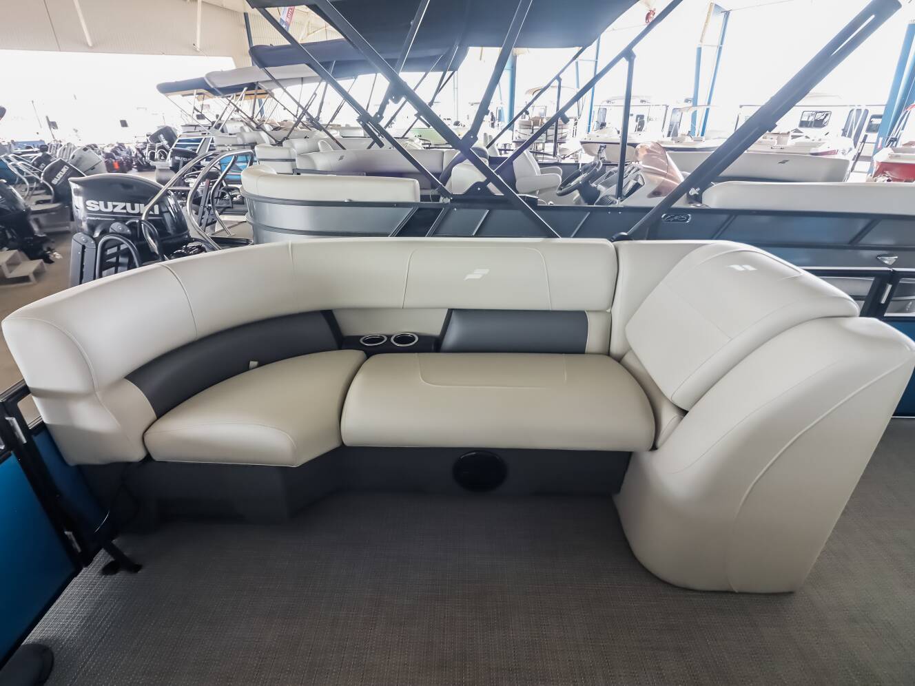 A photo of this 2026 Starcraft LX
