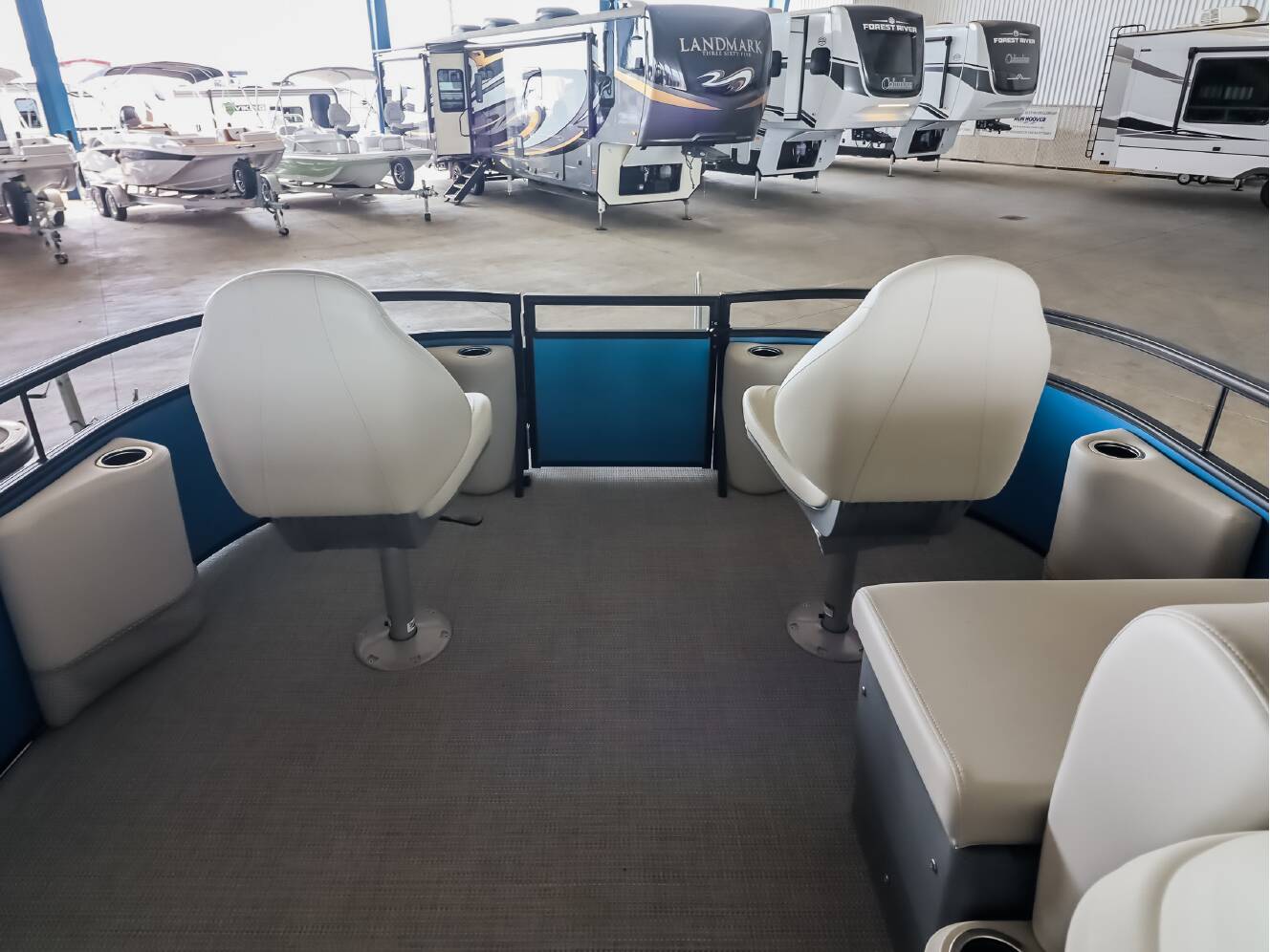 A photo of this 2026 Starcraft LX