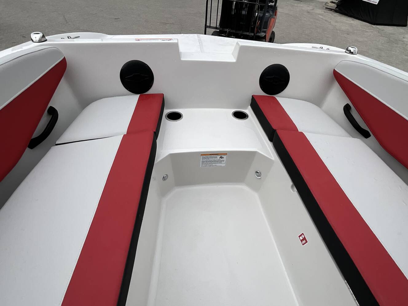 A photo of this 2026 Starcraft SV
