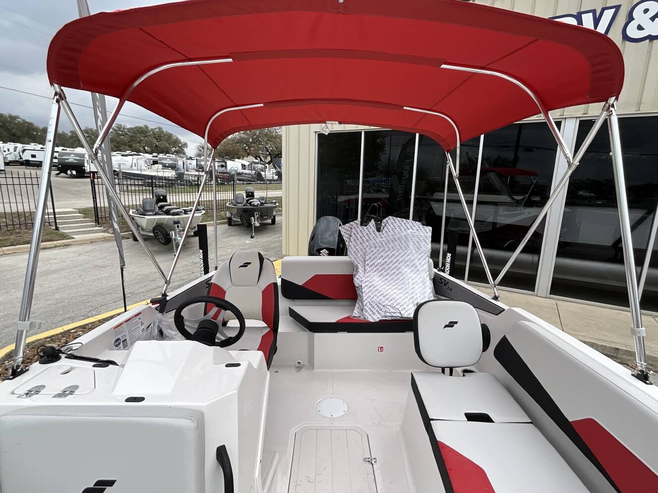 A photo of this 2026 Starcraft SV