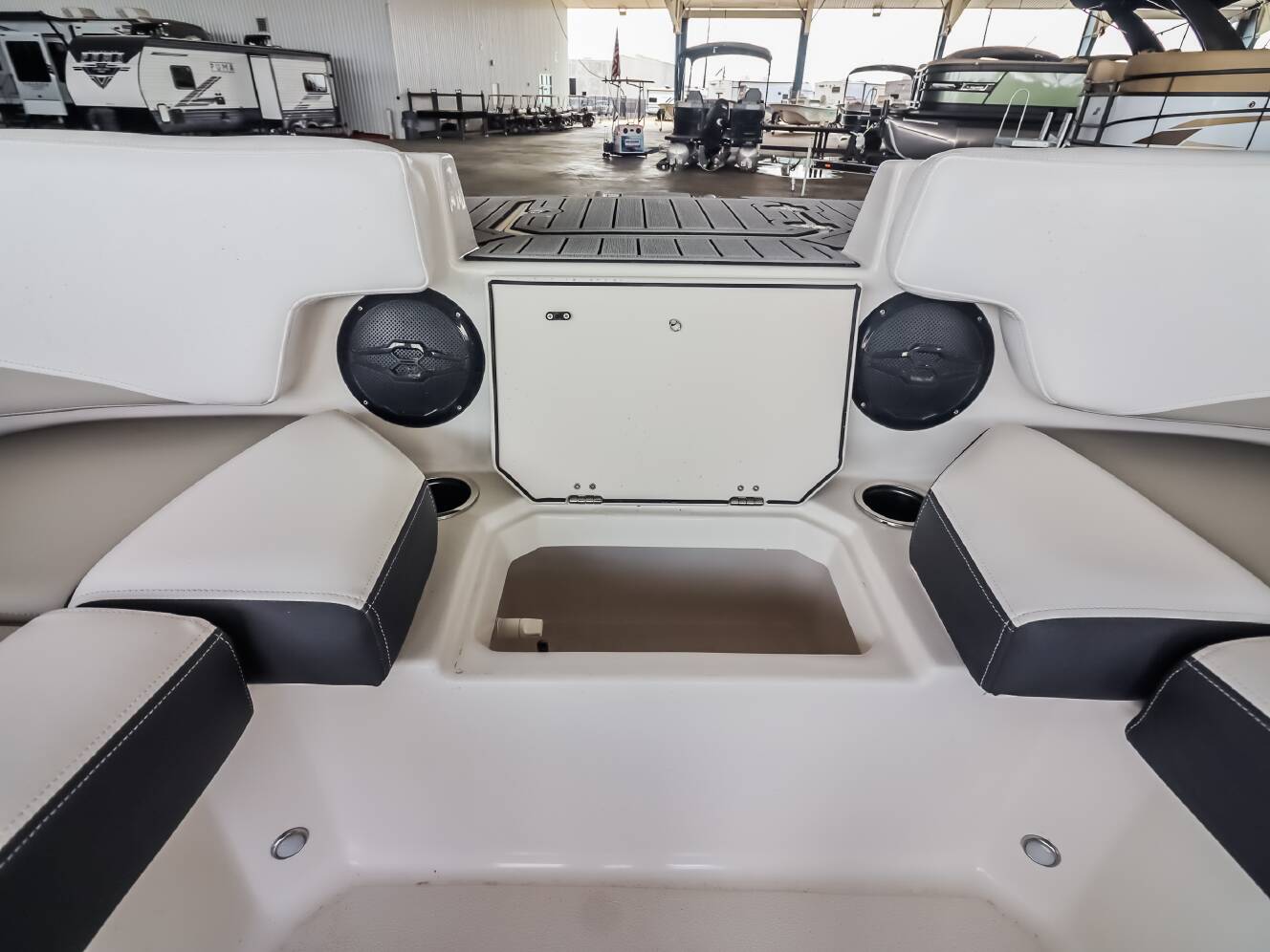 A photo of this 2026 Starcraft SVX