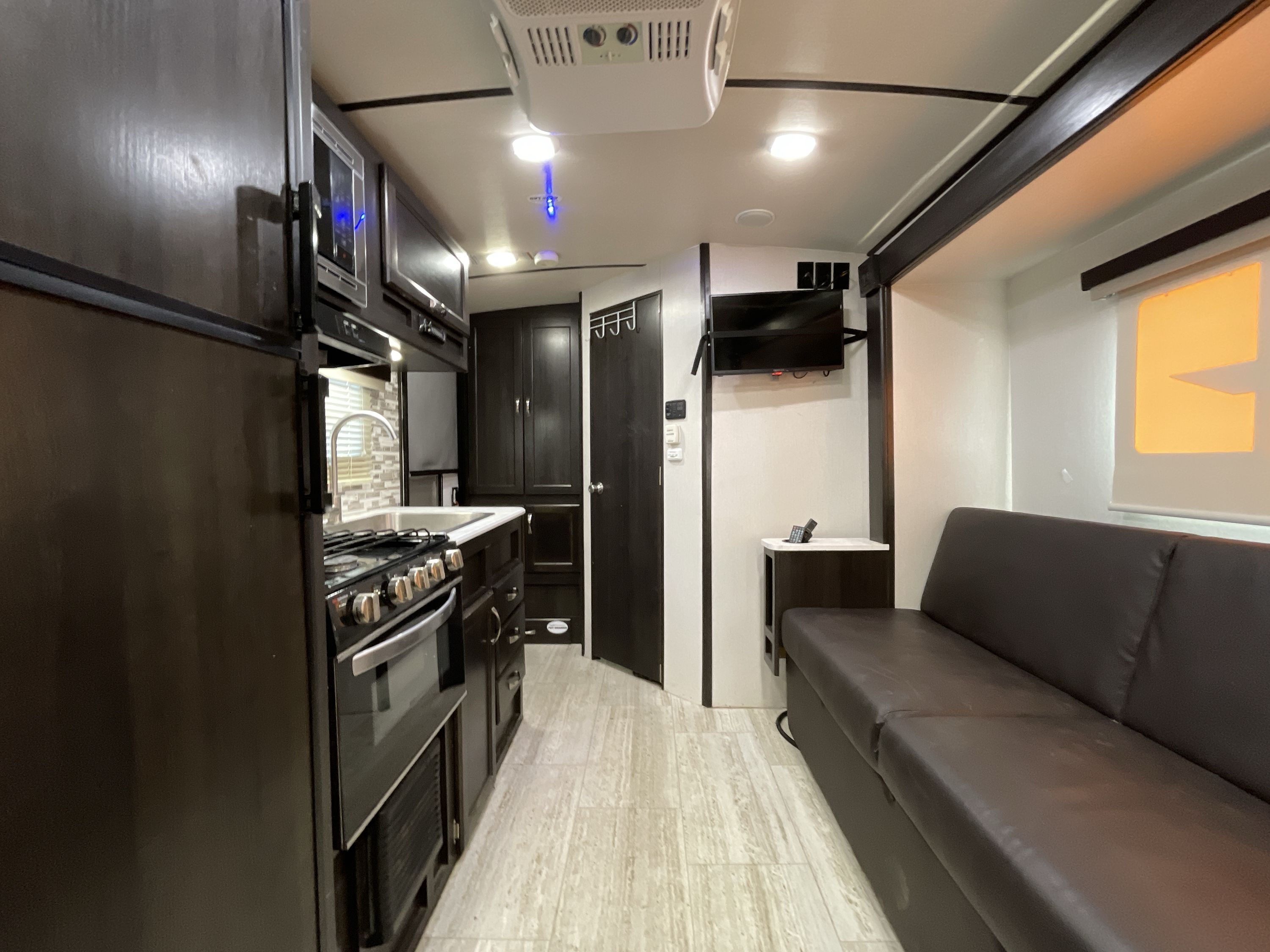 2021 Pacific Coachworks SURF SIDE 14RBS in temecula CA