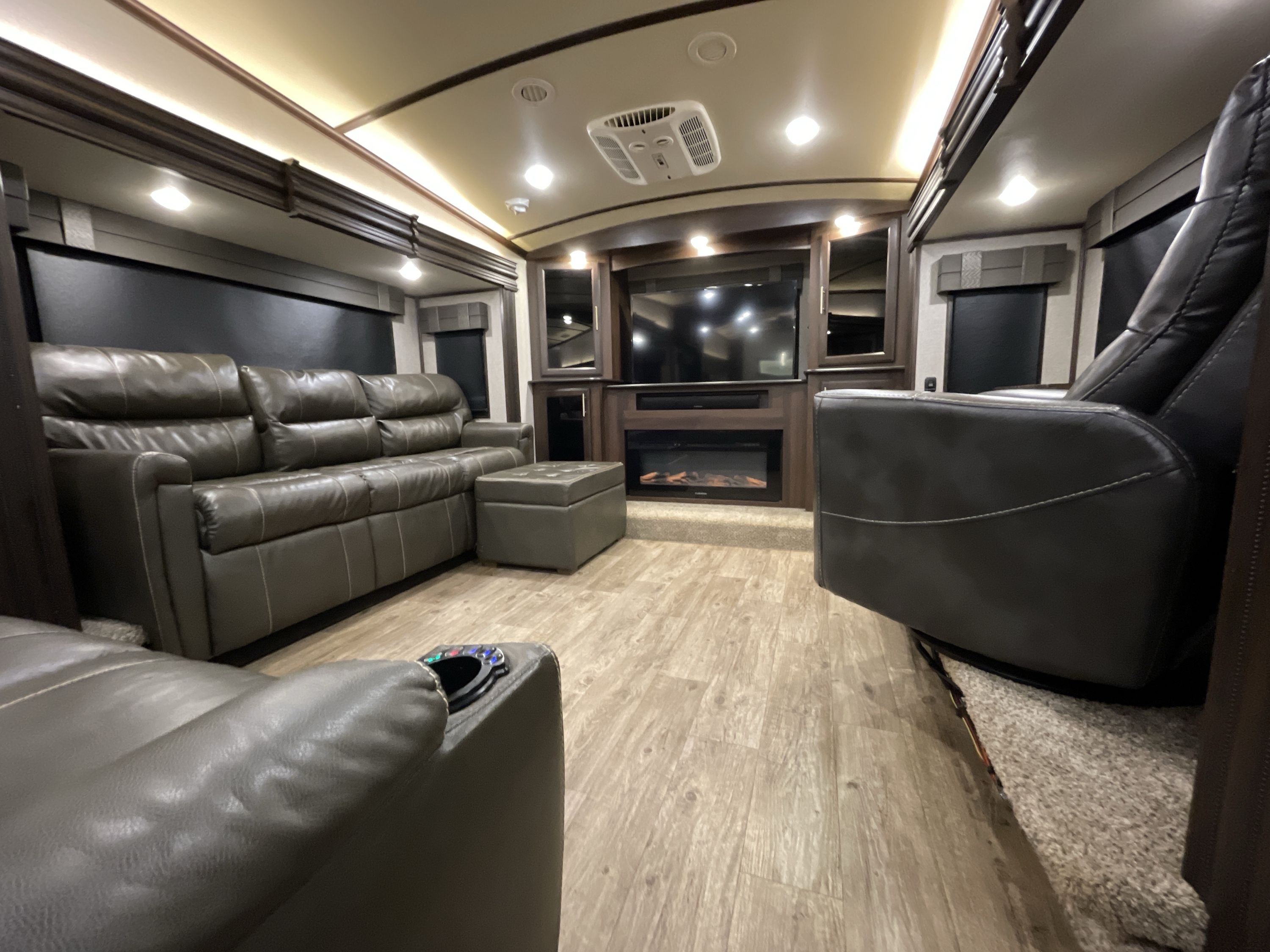 2020 Jayco NORTH POINT 381FLWS in summerset SD