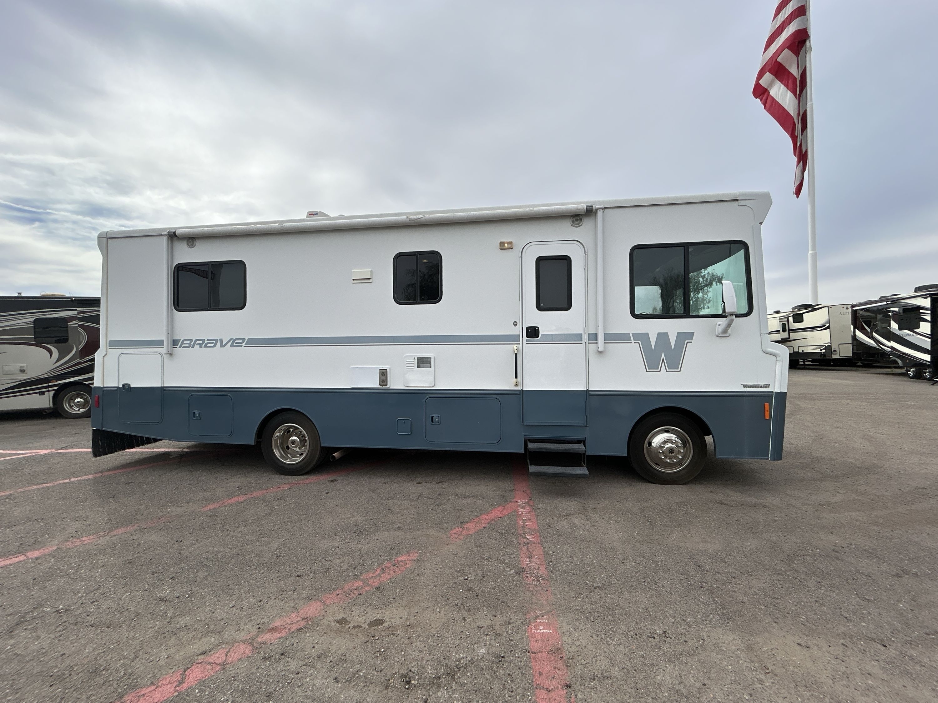 2016 Winnebago BRAVE 27B in el mirage AZ