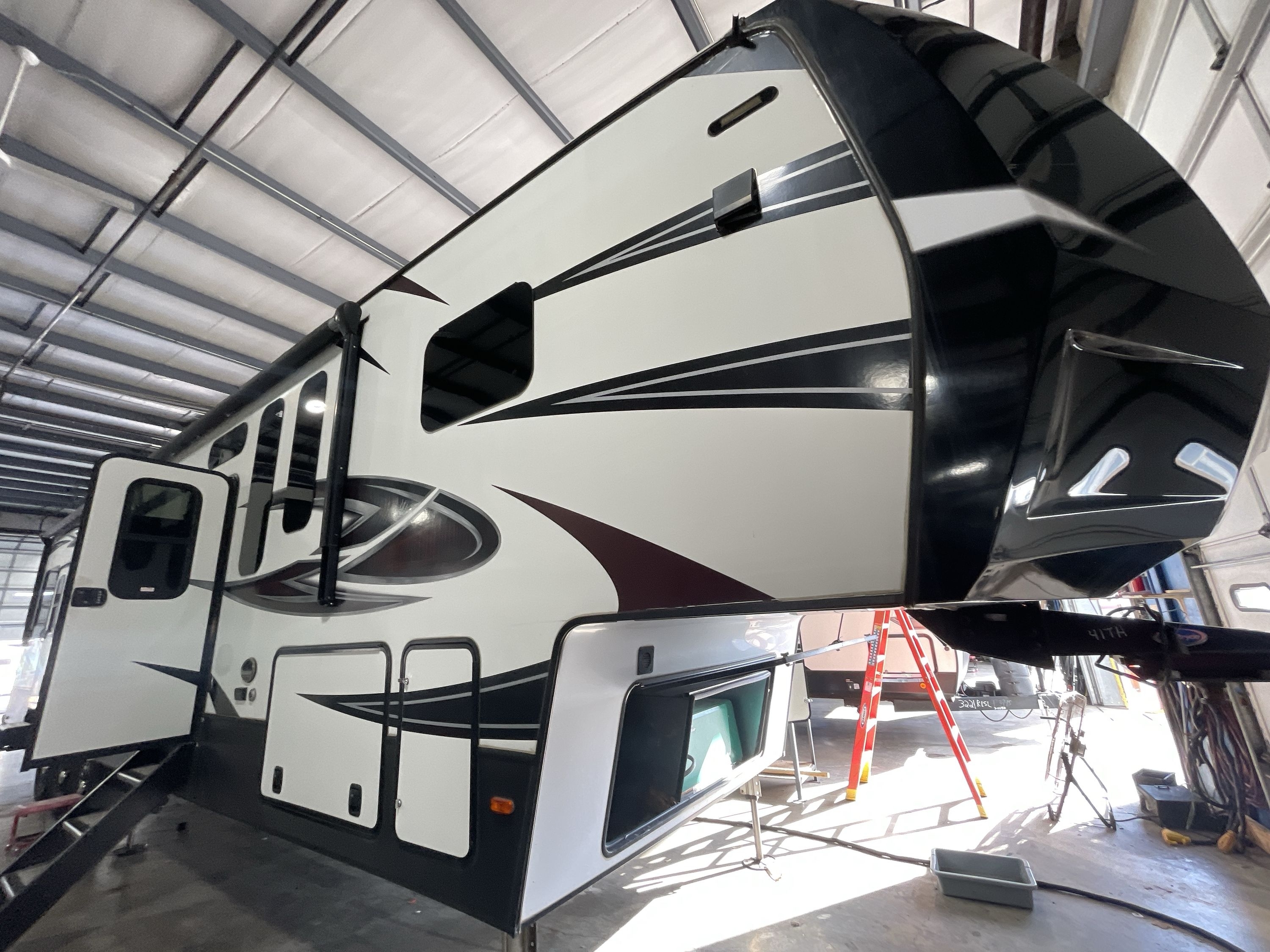 2018 Dutchmen VOLTAGE EPIC SERIES 4150 in new braunfels TX