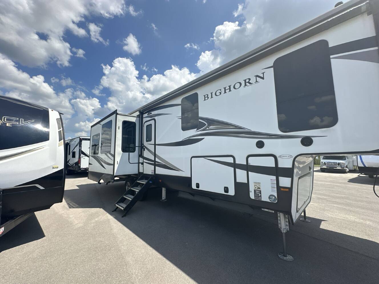 A photo of this 2021 Heartland BIGHORN 3120RK