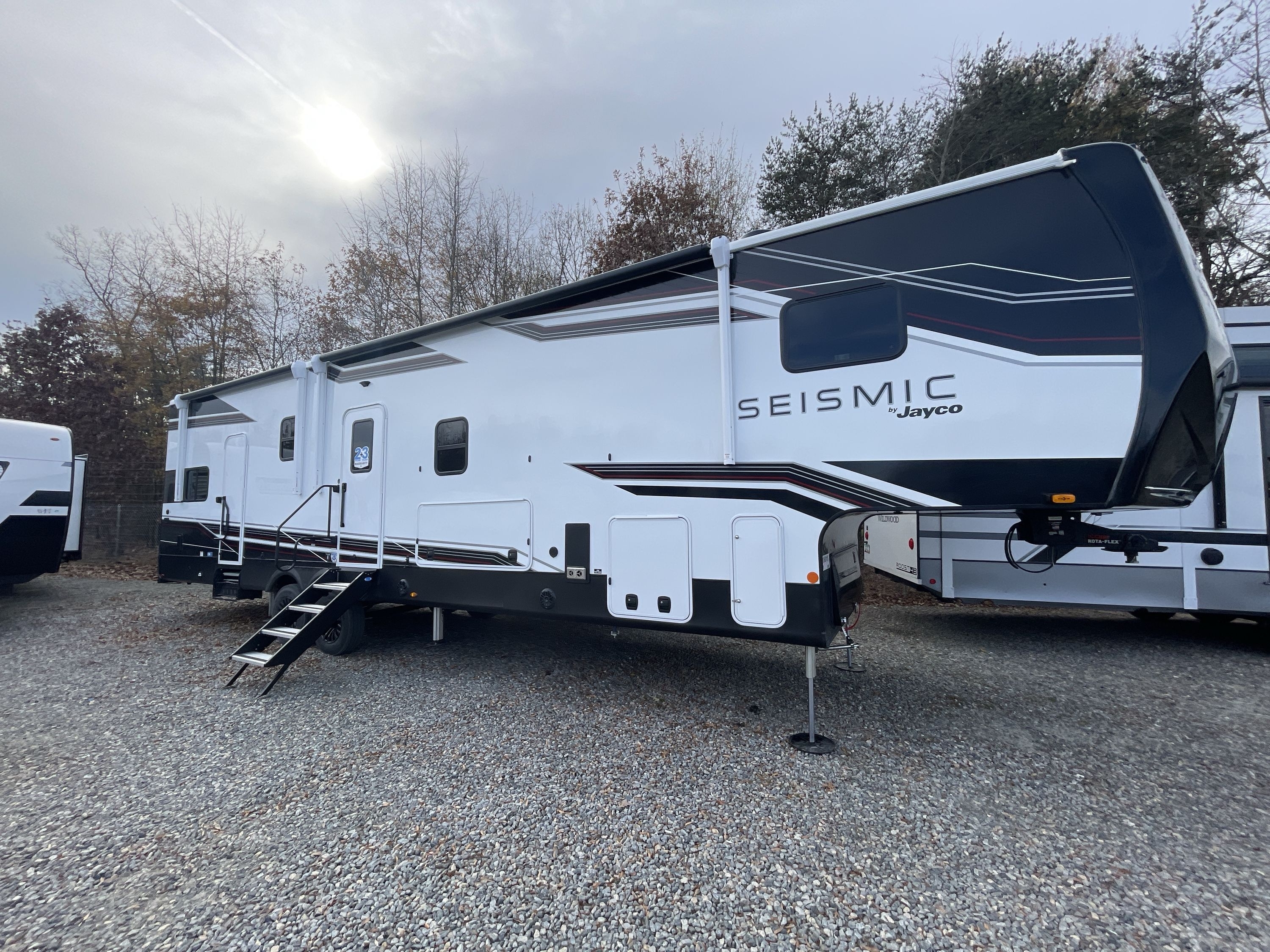 2026 Jayco SEISMIC 359 in thornburg VA