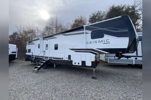 2026 Jayco SEISMIC 359 in thornburg VA